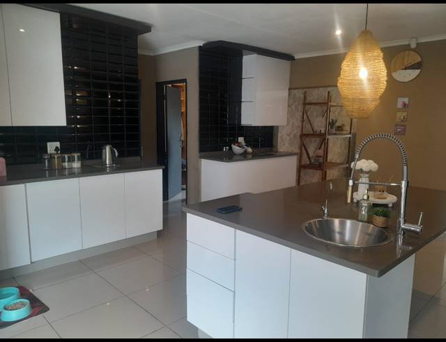 3 BEDROOM HOUSE FOR SALE IN SAFARI GARDENS